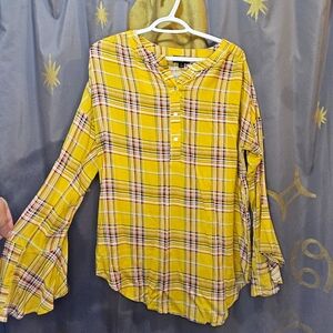 Boutique womens flannel arm flare top!